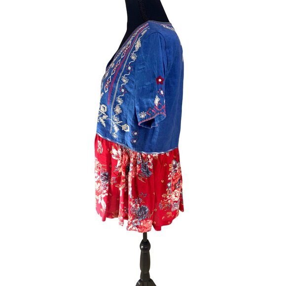 John Mark Women Chambray Blue Red Floral Embroidered Linen Cottage Peasant Top M - Picture 5 of 9